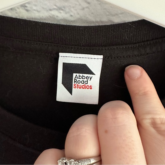 PREOWNED ABBEY ROAD BEATLES BLACK RED TSHIRT MENS XL - Picture 5 of 6